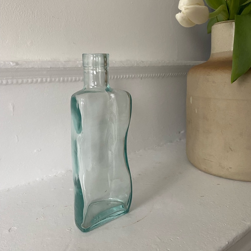 Vintage curve glass vase